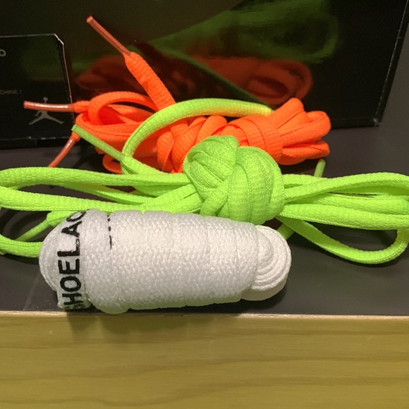 AIR JORDAN 11 RETRO Cap & Gown 🔥 - Picture 7 of 10